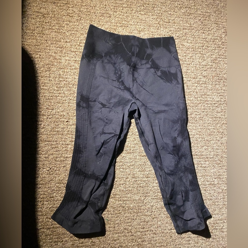 size 6 cropped lulu capris